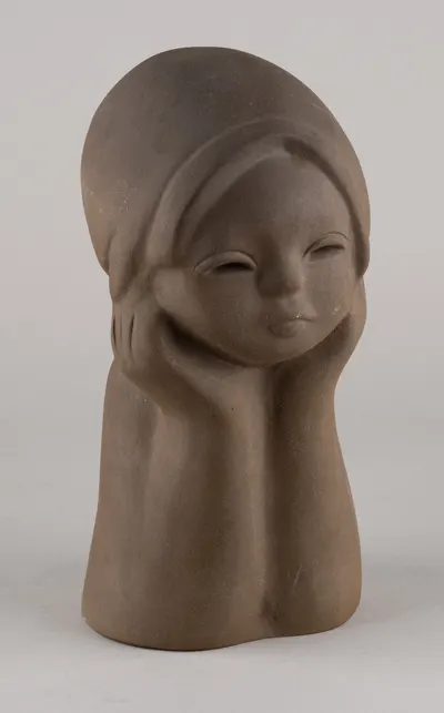 Скульптура «Девушка». Эстонская ССР, Айно Аламаа (Aino Alamaa), 1960-е годы.