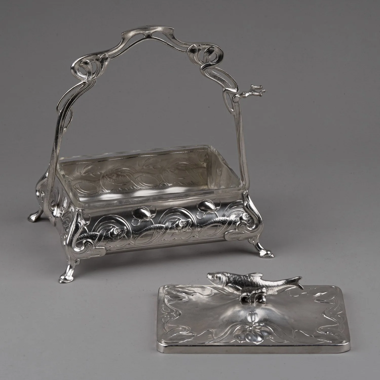 Икорница в стиле модерн с изображением рыб. Австрия, фирма Albert Köhler & Cie, 1900-е годы. — фото 3