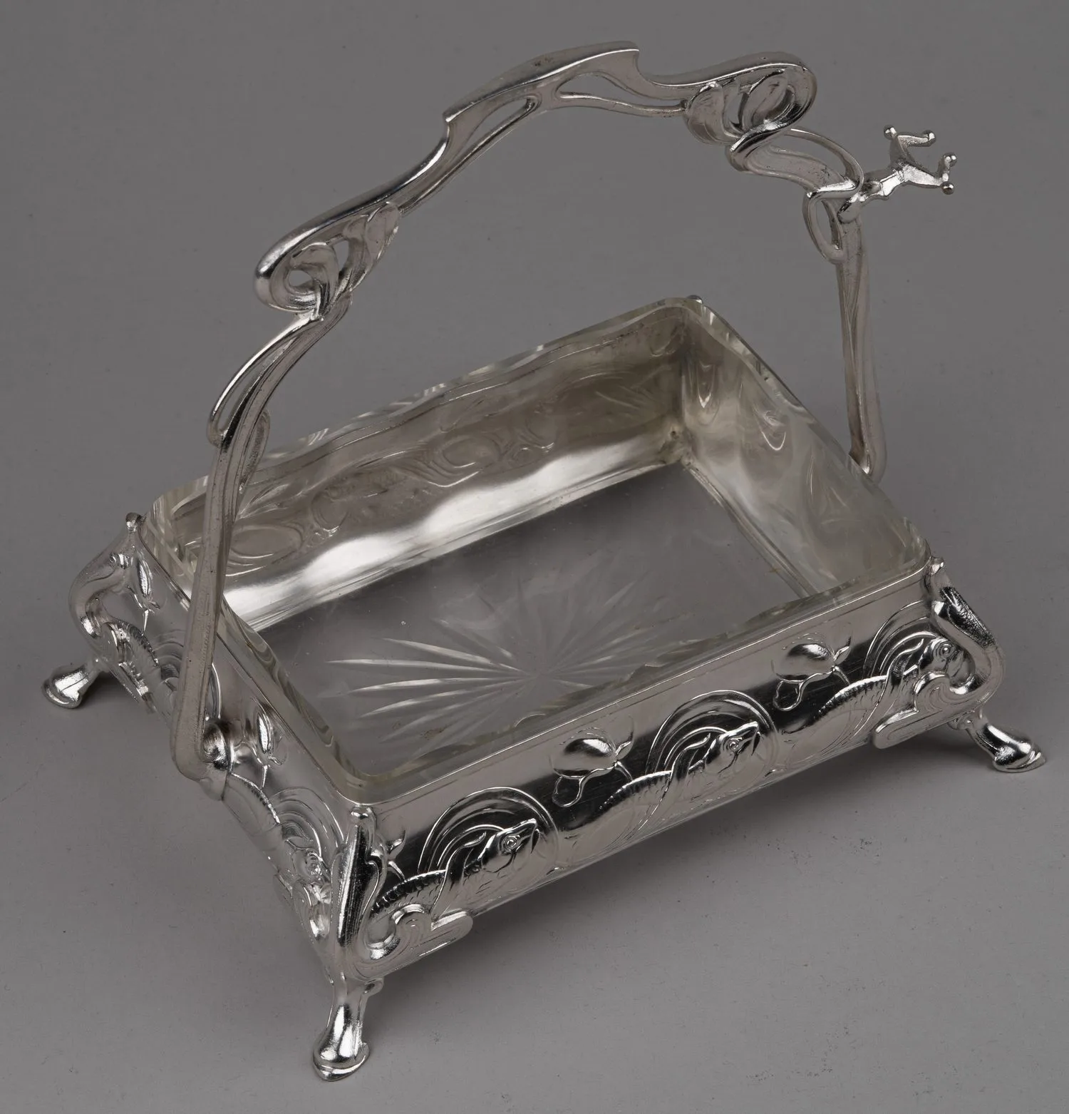 Икорница в стиле модерн с изображением рыб. Австрия, фирма Albert Köhler & Cie, 1900-е годы. — фото 4