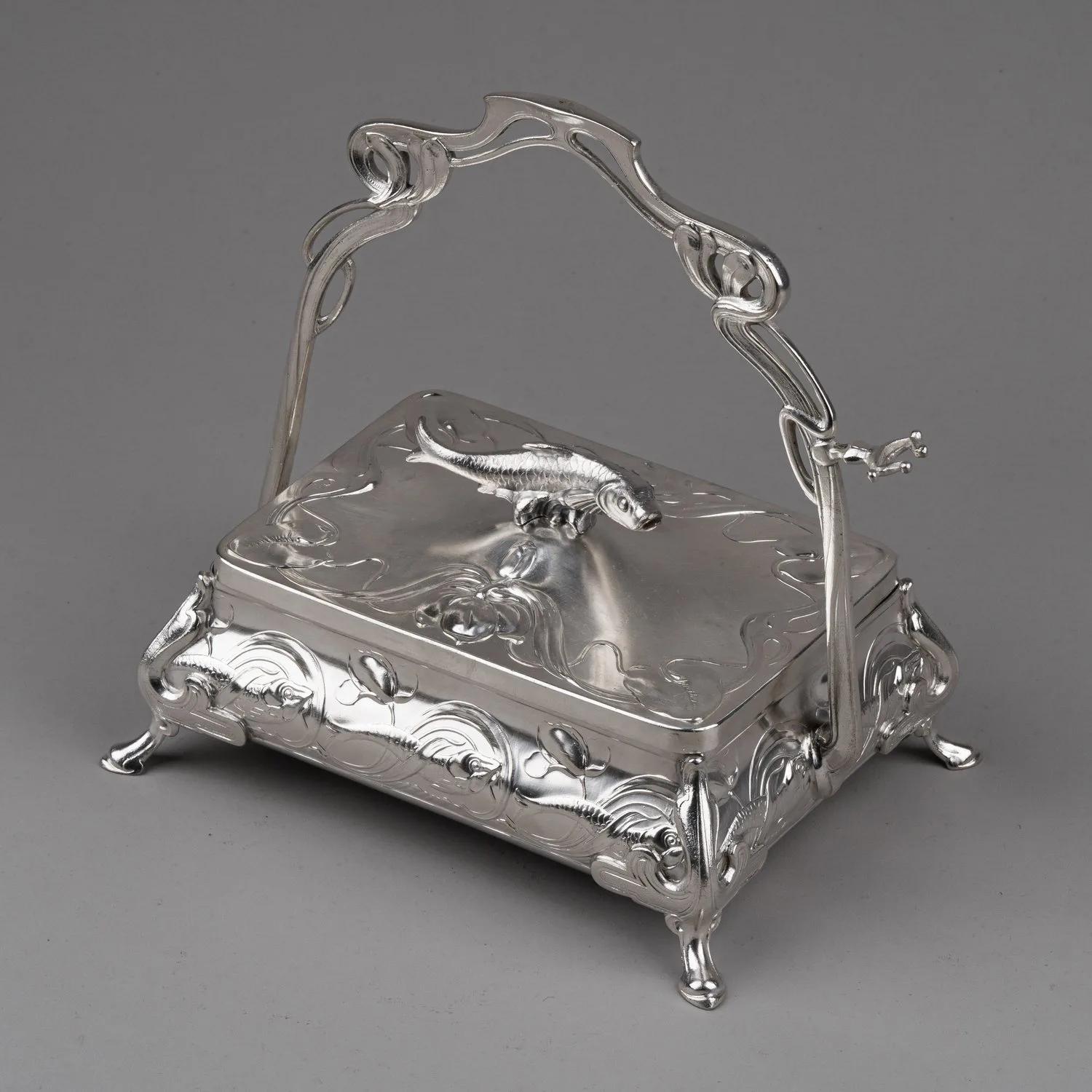 Икорница в стиле модерн с изображением рыб. Австрия, фирма Albert Köhler & Cie, 1900-е годы. — фото 2