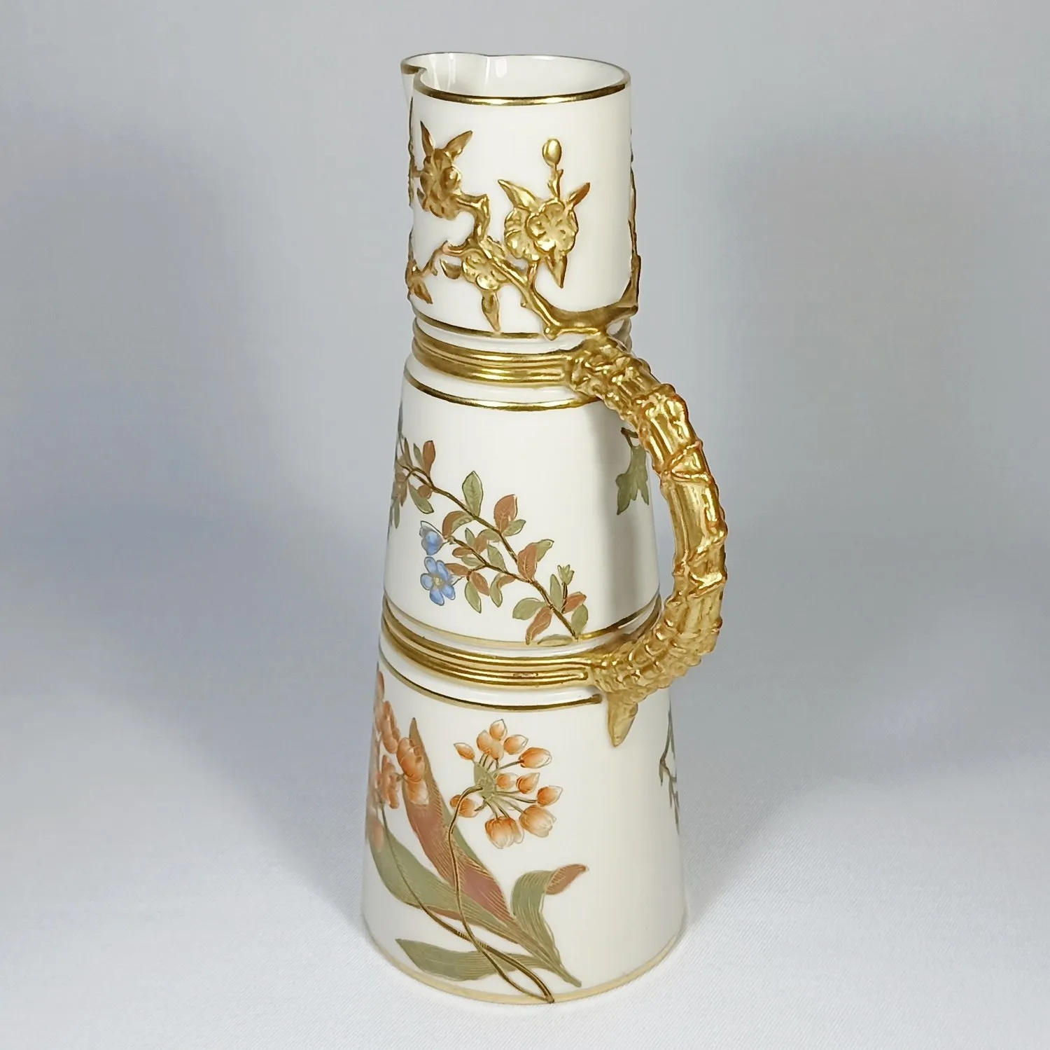 (Royal Worcester) Кувшин с изображением цветов, из серии «Blush Ivory». Англия, Royal Worcester, 1890. — фото 8