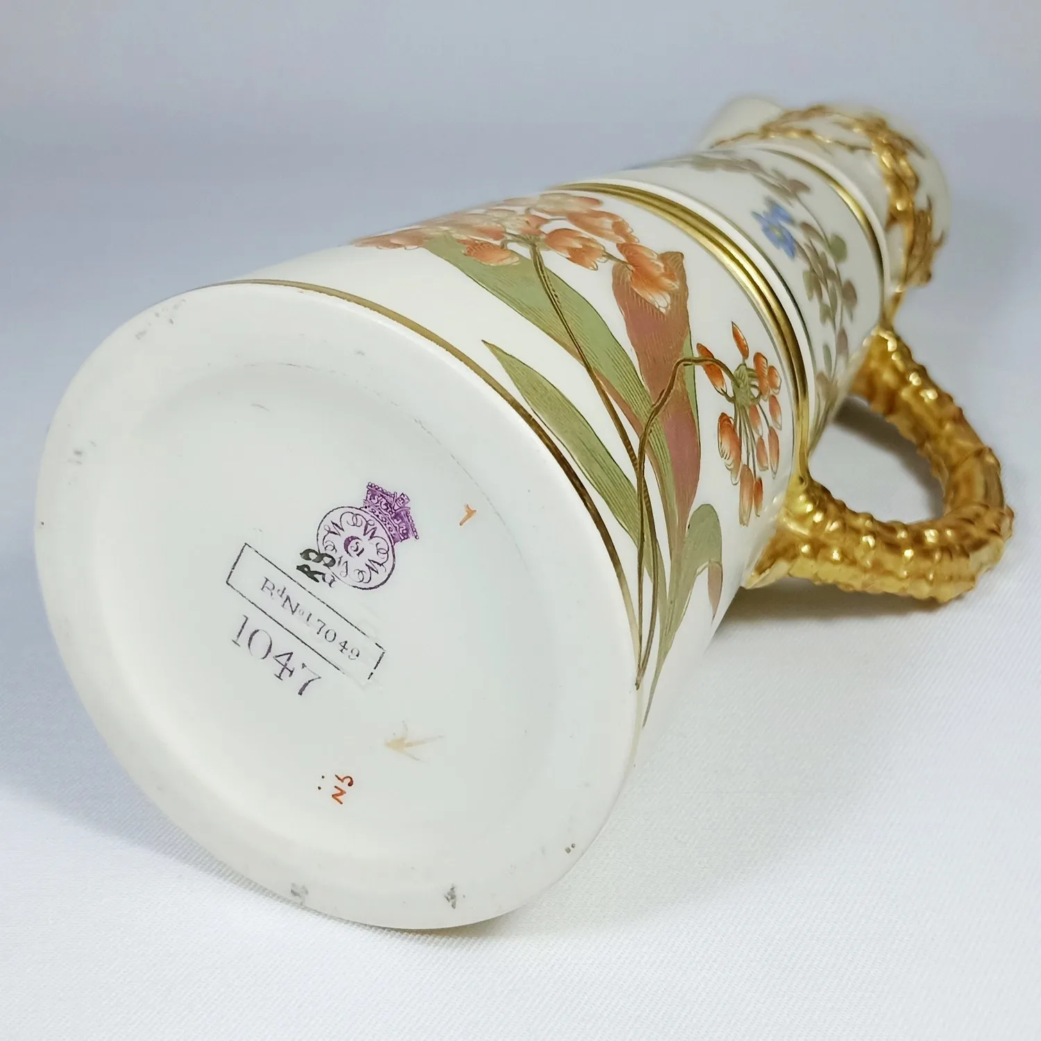 (Royal Worcester) Кувшин с изображением цветов, из серии «Blush Ivory». Англия, Royal Worcester, 1890. — фото 9