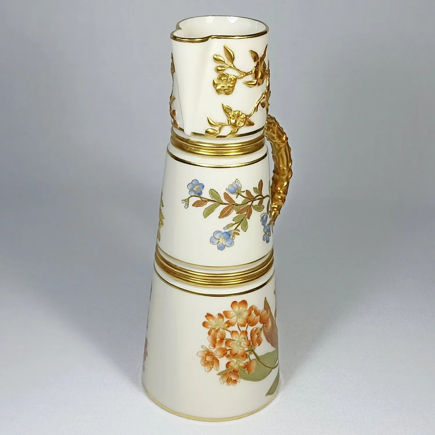 (Royal Worcester) Кувшин с изображением цветов, из серии «Blush Ivory». Англия, Royal Worcester, 1890. — фото 7