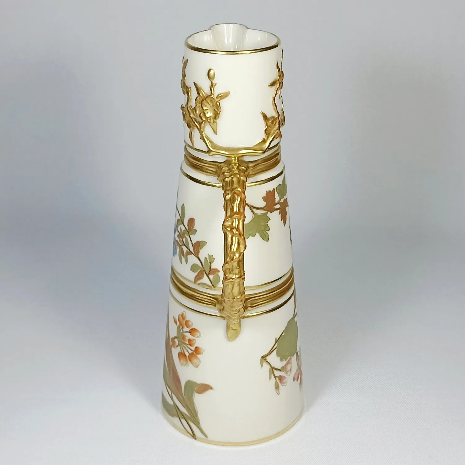 (Royal Worcester) Кувшин с изображением цветов, из серии «Blush Ivory». Англия, Royal Worcester, 1890. — фото 5