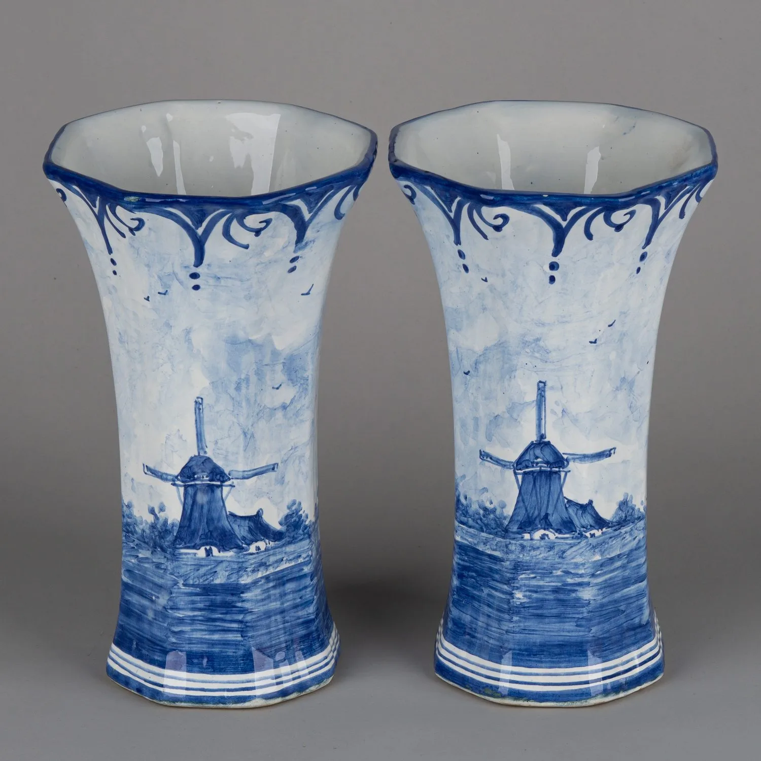 Парные вазы «Голландские мельницы». Голландия, фабрика Delft Blue Holland, 1960-70-е годы. — фото 1