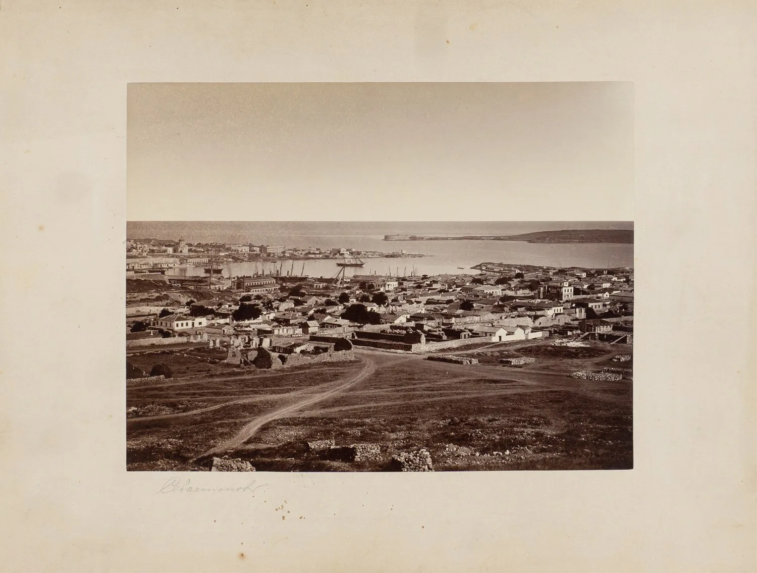 Фотография «Севастополь. Вид на Константиновскую бухту». Последняя четверть XIX века. — фото 1