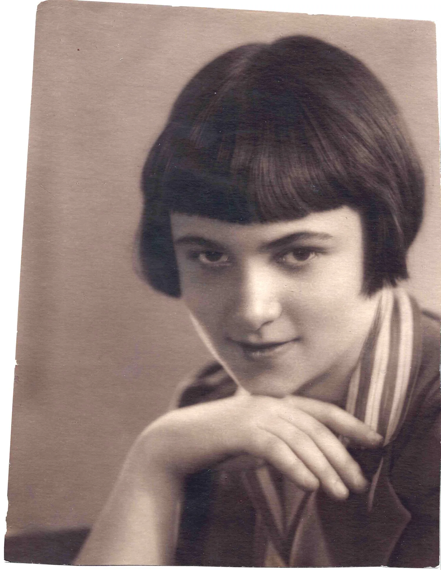 Фотопортрет пианистки Розы Владимировны Тамаркиной. Конец 1930-х годов. — фото 1