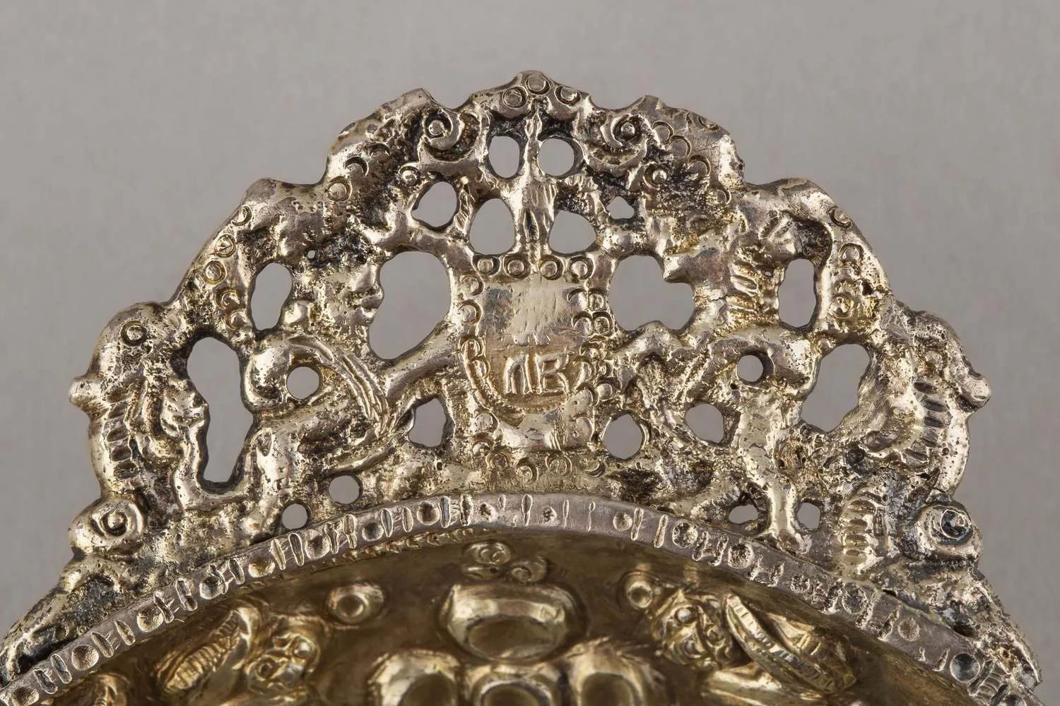 (1680-е гг. С экспертизой Московского Кремля) Чарка с изображением петуха. Россия, Москва, 1686–1698 годы. — фото 3
