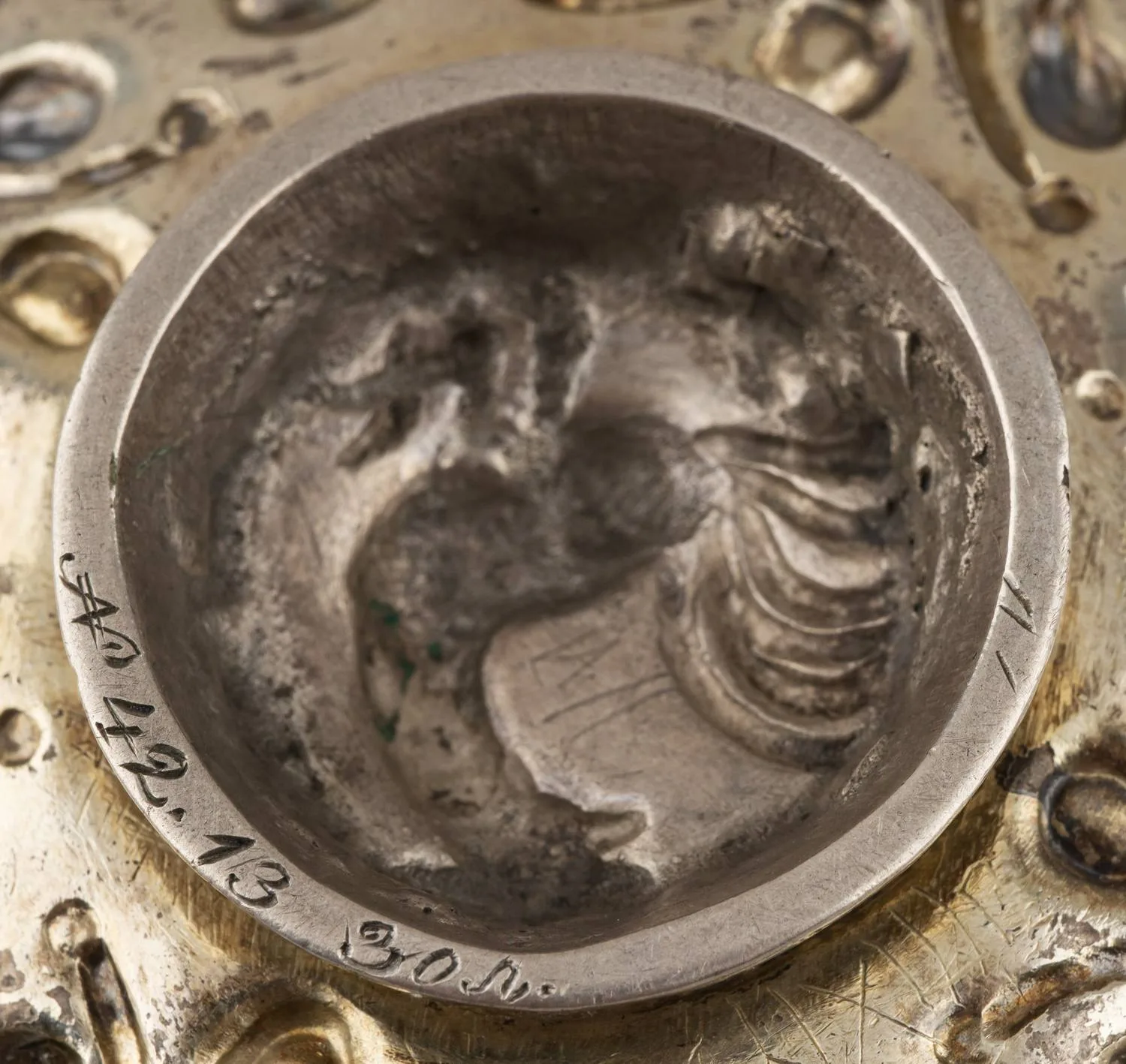 (1680-е гг. С экспертизой Московского Кремля) Чарка с изображением петуха. Россия, Москва, 1686–1698 годы. — фото 5