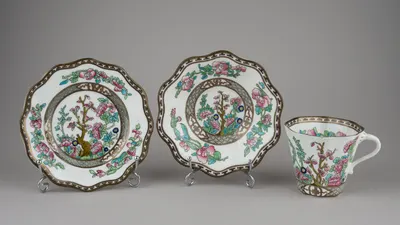 (Англия, Coalport ) Чашка с блюдцем и десертной тарелкой «Индийское дерево». Англия, Coalport , 1920-1930-е годы.