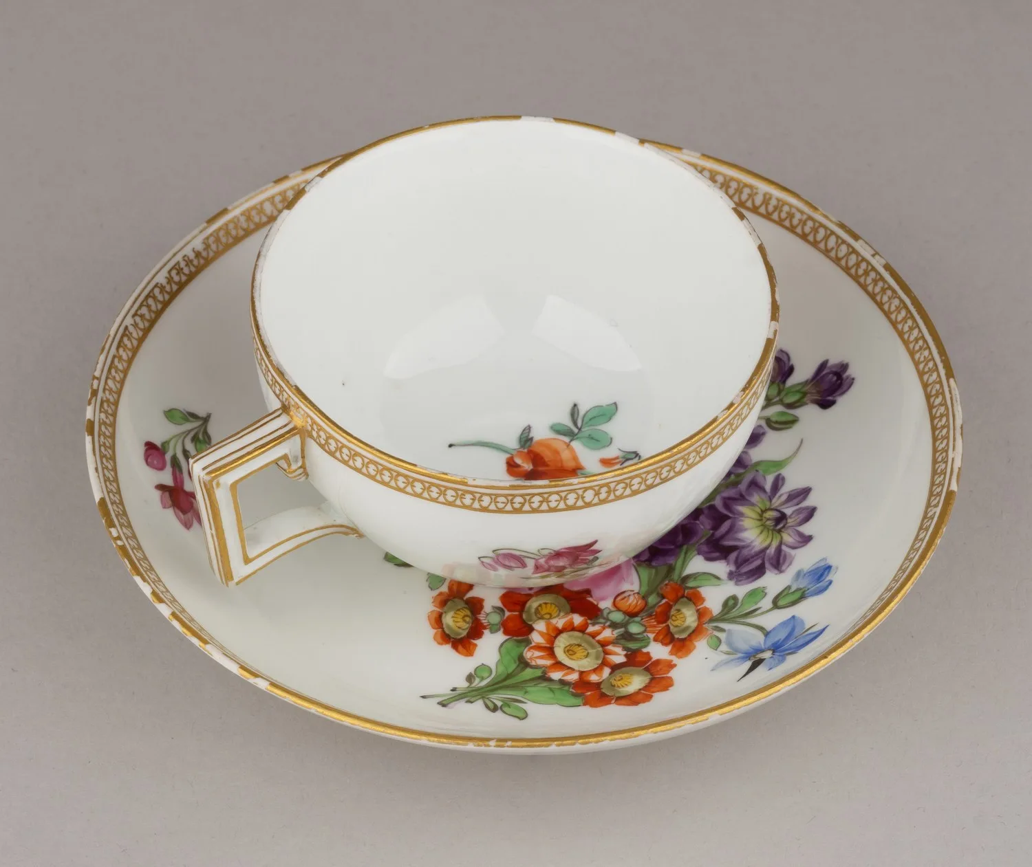 Чашка с блюдцем с росписью «Саксонский букет». Германия, Мейсенская фарфоровая мануфактура, период Марколини (Marcolini), 1774-1814-е гг. — фото 3