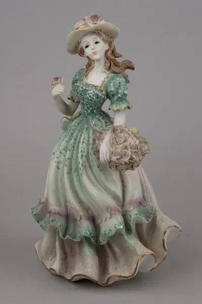 Кукла «Дама с розами, аллегория Весны». Великобритания, фирма Enesco, серия «New Wish Collection», 2006 г.