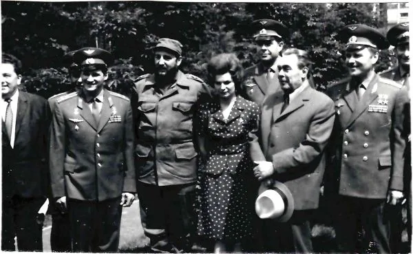 2 фотографии «Леонид Ильич Брежнев и Фидель Кастро в Звёздном городке». 1972. — фото 2