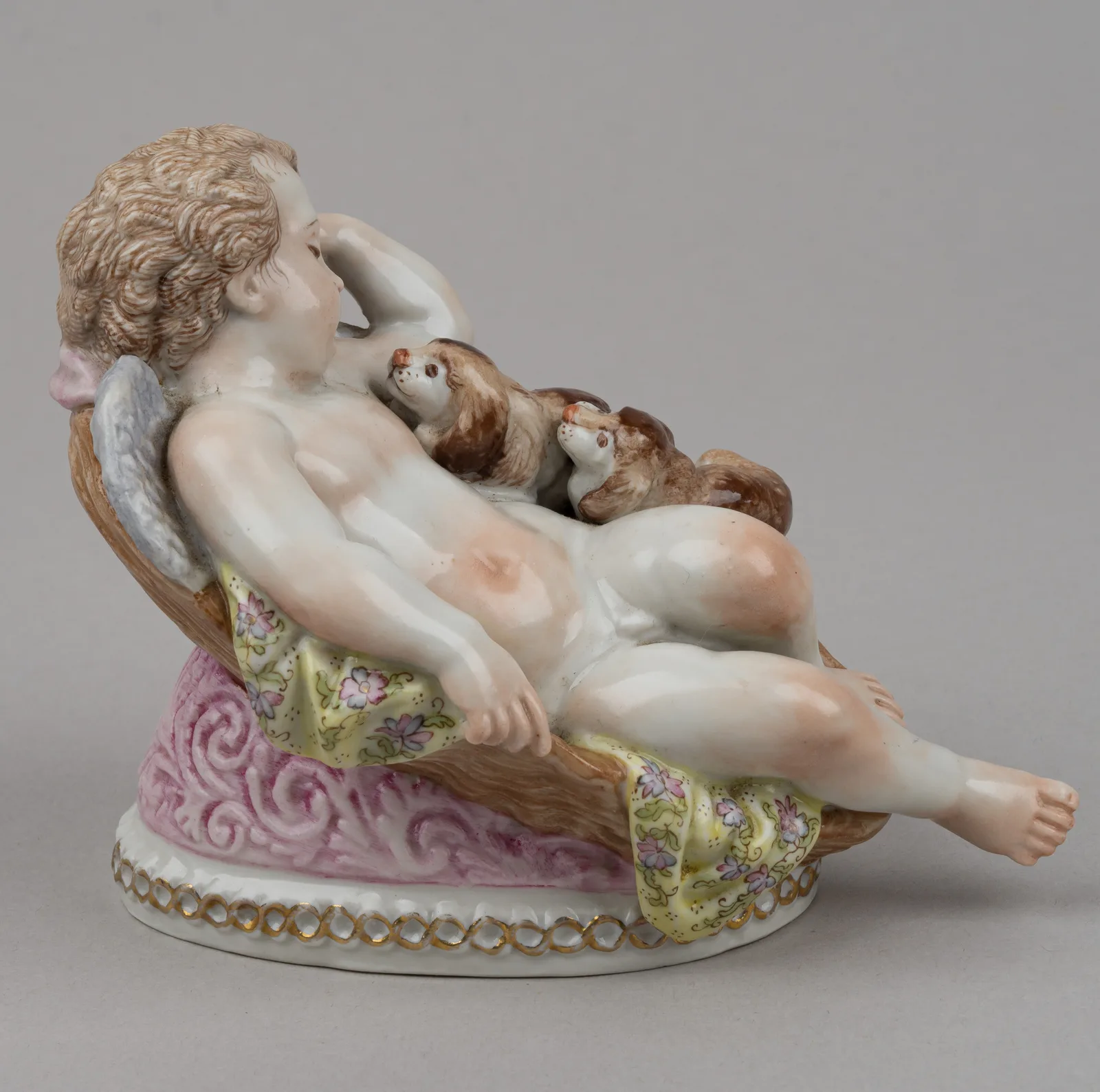 Статуэтка «Спящий амур с собаками». Германия, мануфактура Meissen, начало ХХ века. — фото 4