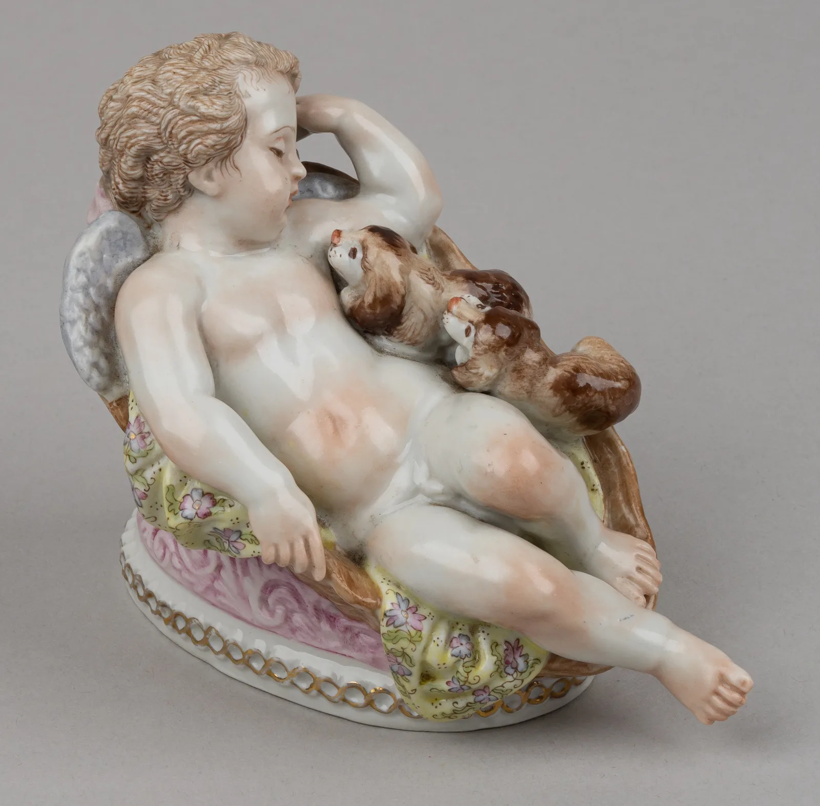 Статуэтка «Спящий амур с собаками». Германия, мануфактура Meissen, начало ХХ века. — фото 3