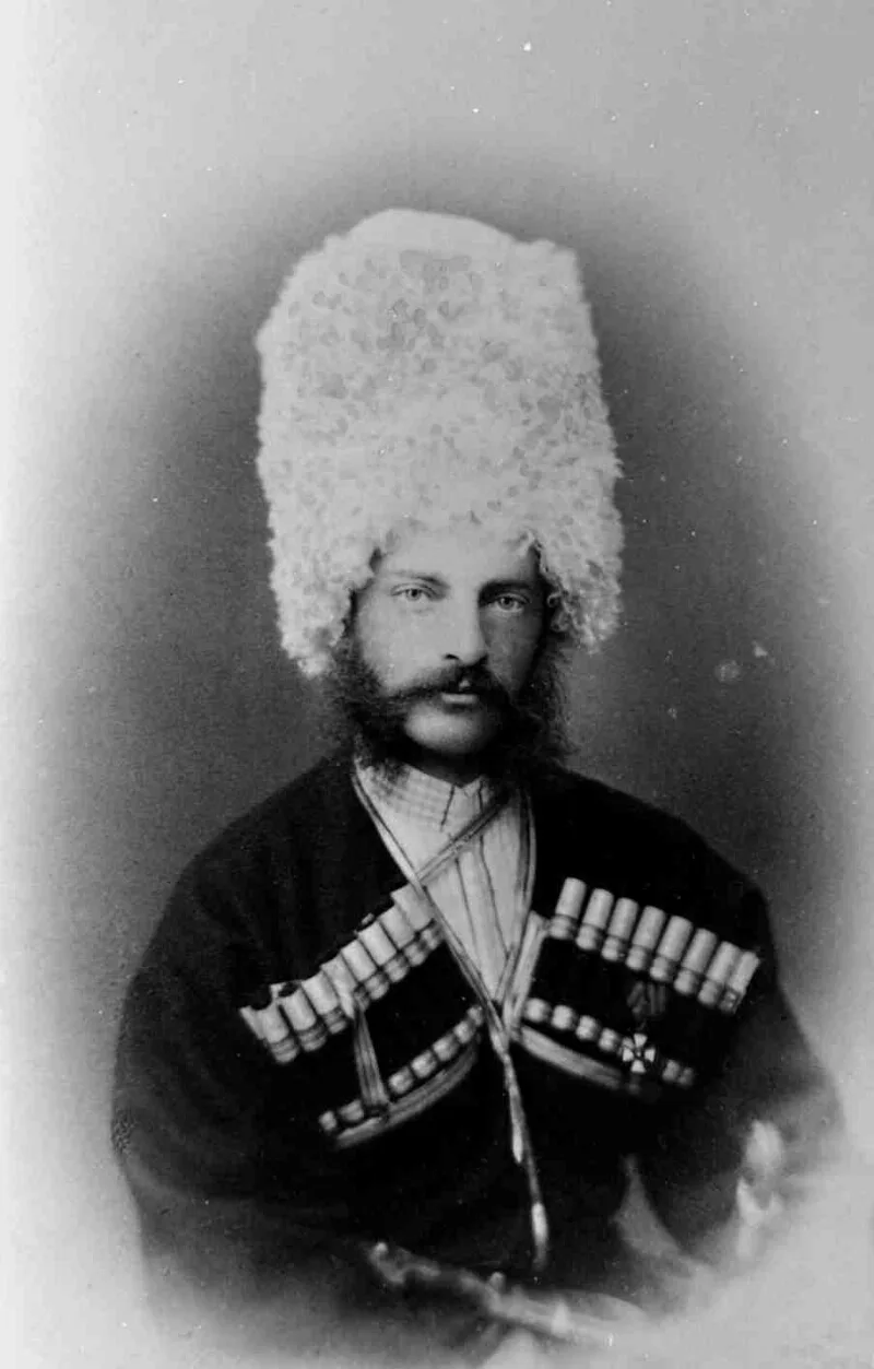 (ИФЗ) Тарелка с портретом Великого князя Михаила Николаевича.
Российская империя, Императорский фарфоровый завод, по литографии Эжена Гюо, конец 1840-х годов. — фото 6