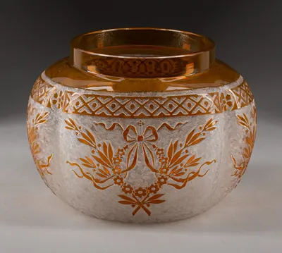 Вазочка оригинальной формы Франция, 1900-е годы.