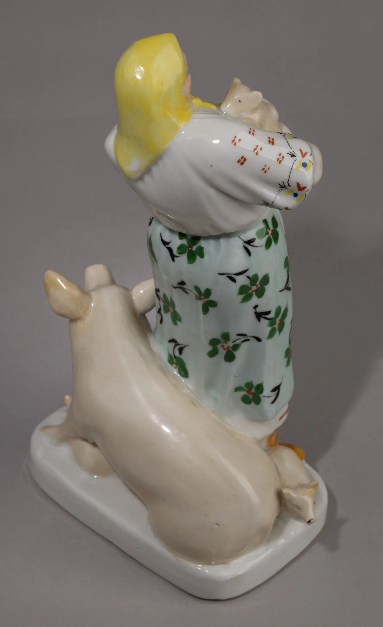 Скульптура «Свинарка». Украинская ССР, Городницкий фарфоровый завод, 1930-1946 годы. — фото 4