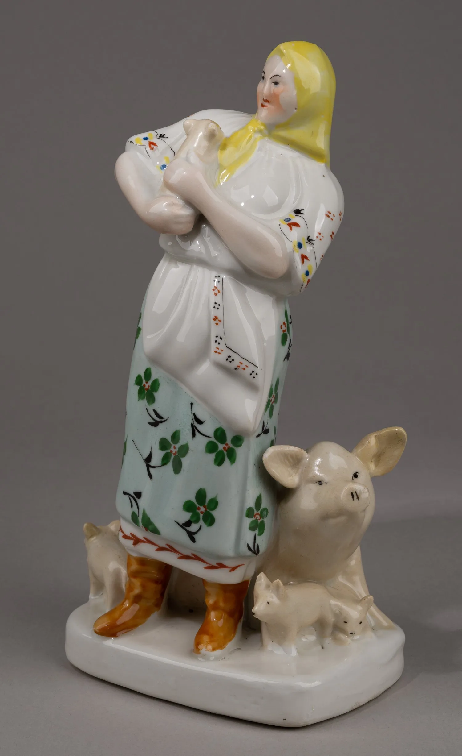 Скульптура «Свинарка». Украинская ССР, Городницкий фарфоровый завод, 1930-1946 годы. — фото 2