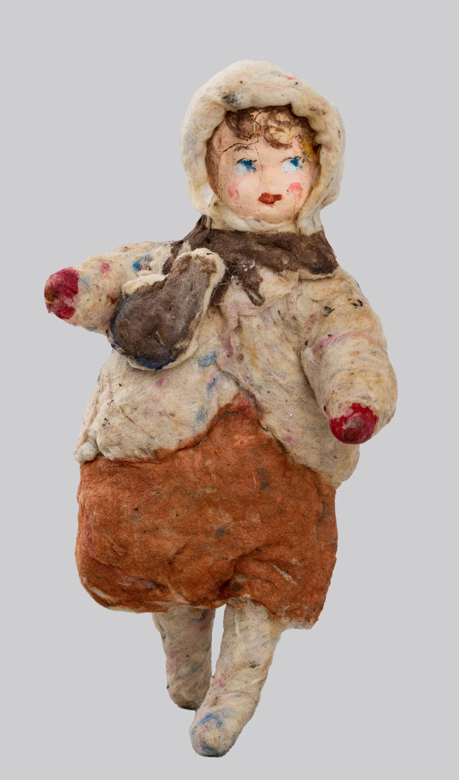 Елочная игрушка «Девочка с коньками». СССР, 1930-50-е годы. — фото 1