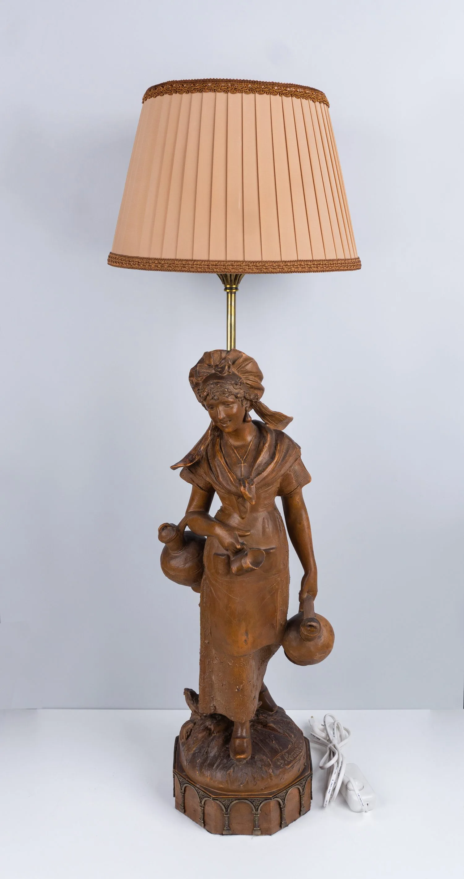 Лампа «Девушка с кувшинами». Бельгия, скульптор - P.Comein, 1890-1900-е годы. — фото 1