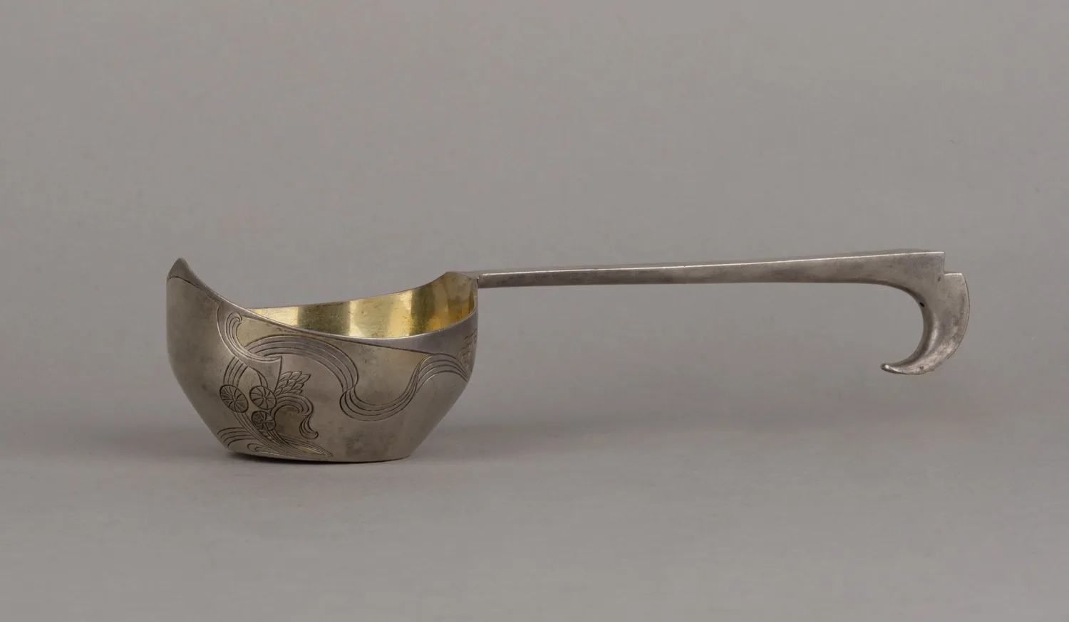 Ковш-черпак серебряный. Россия, Москва, мастер - А.Т. Иванов, 1908-1917 годы. — фото 1