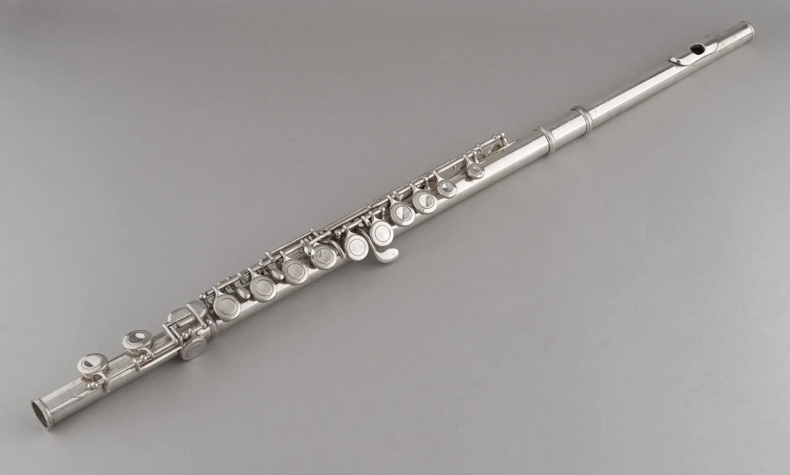 (Trevor James Instruments) Флейта серебряная номерная фирменном футляре. Лондон, фирма Trevor James Instruments. После 1983 года. — фото 2