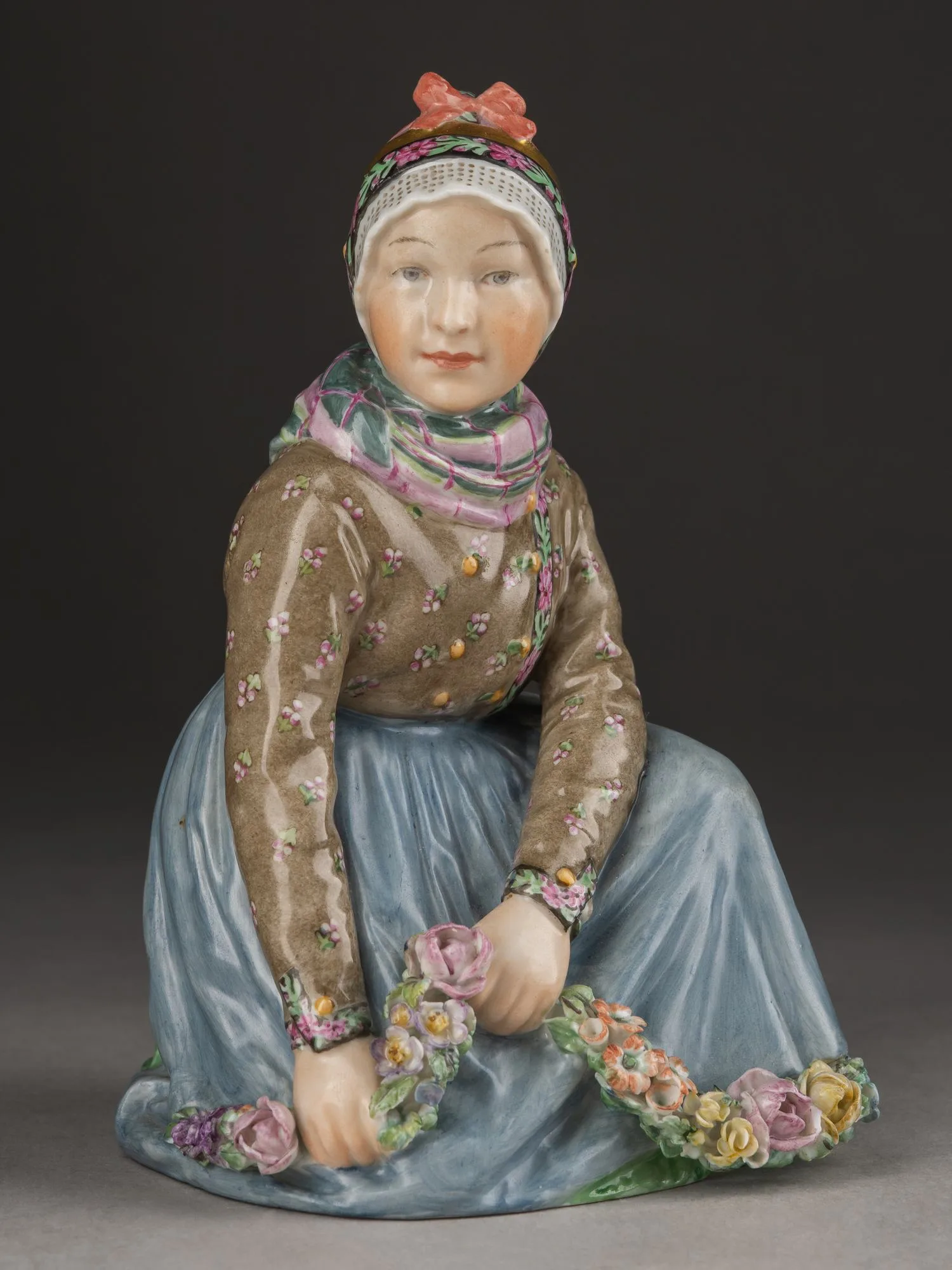 (Royal Copenhagen) Скульптура «Девочка из Фанё» (из серии "Национальные типажи"). Дания, Royal Copenhagen, Мартин-Хансен, К., 1920-е годы. — фото 2