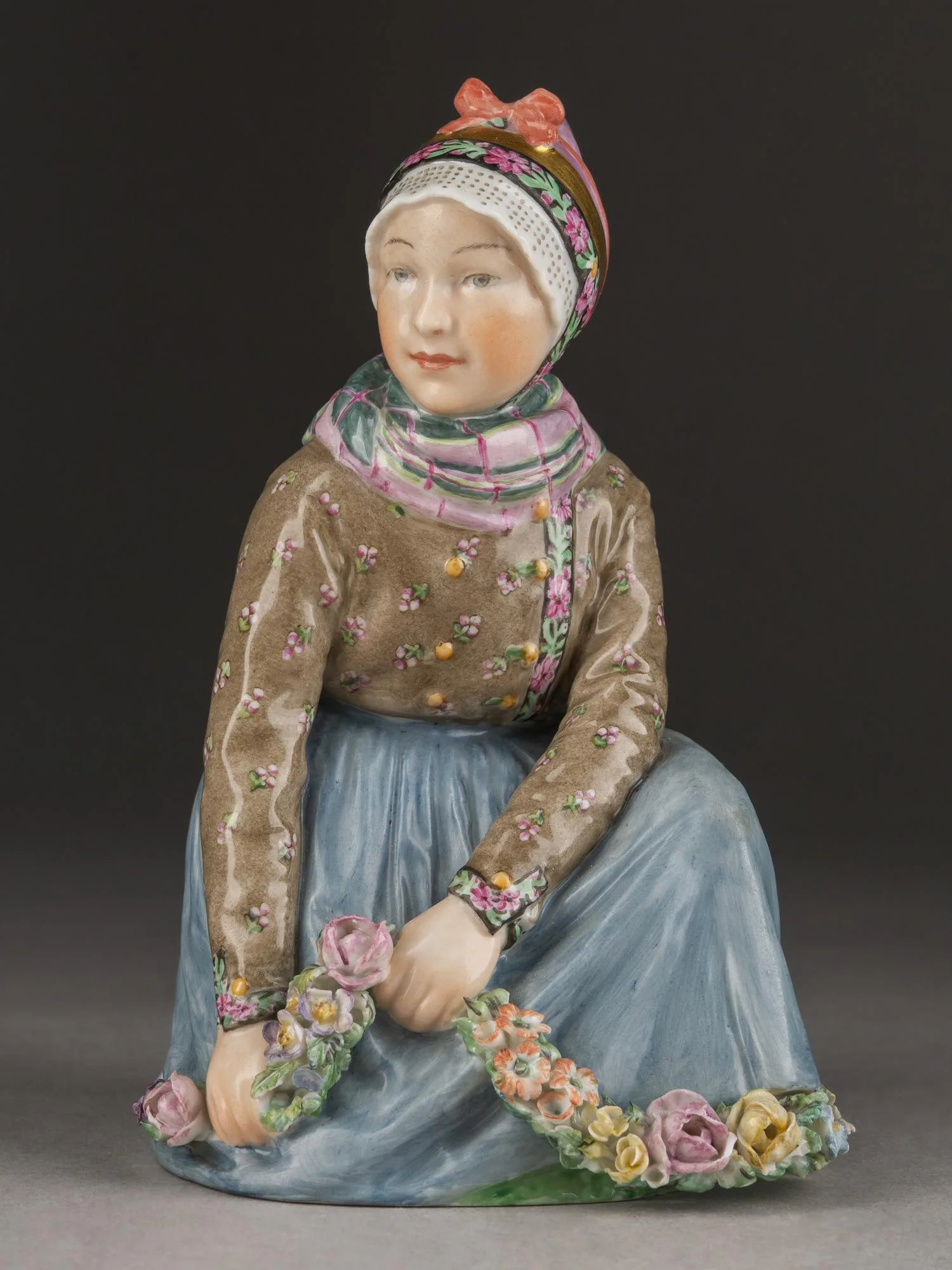 (Royal Copenhagen) Скульптура «Девочка из Фанё» (из серии "Национальные типажи"). Дания, Royal Copenhagen, Мартин-Хансен, К., 1920-е годы. — фото 1