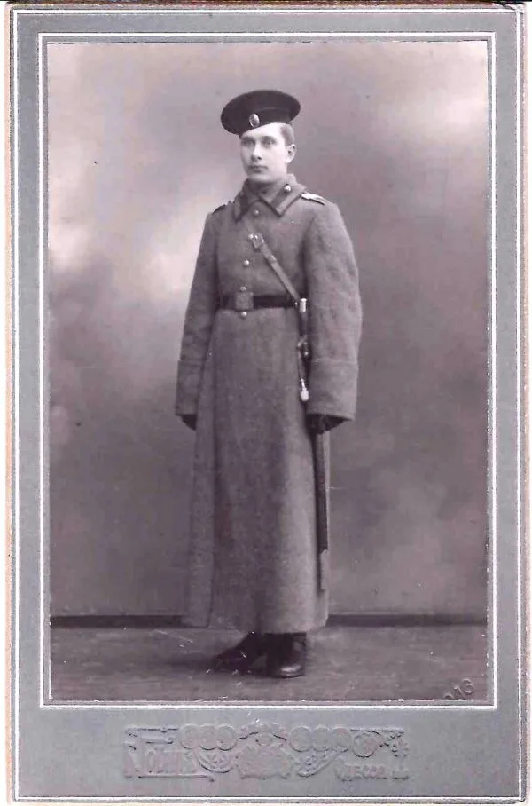 Кабинетная фотография унтер-офицера Российской императорской армии. 1910-е годы. — фото 1