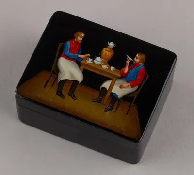 Шкатулка «Чаепитие половых». СССР, Федоскино, художник - Е. Дурина, 1975.