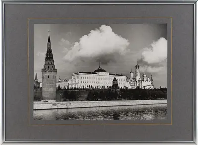 Фотография. Москва. Кремль со стороны Большого Каменного моста. СССР, фотограф В. Ковригин, середина XX века.