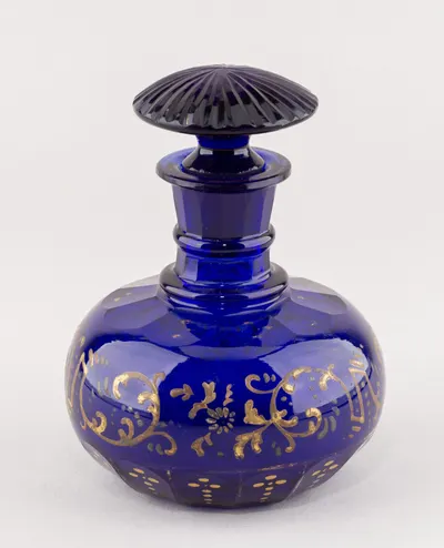 Флакон кобальтового стекла с росписью золотом. Россия, 1830-1840-е годы.