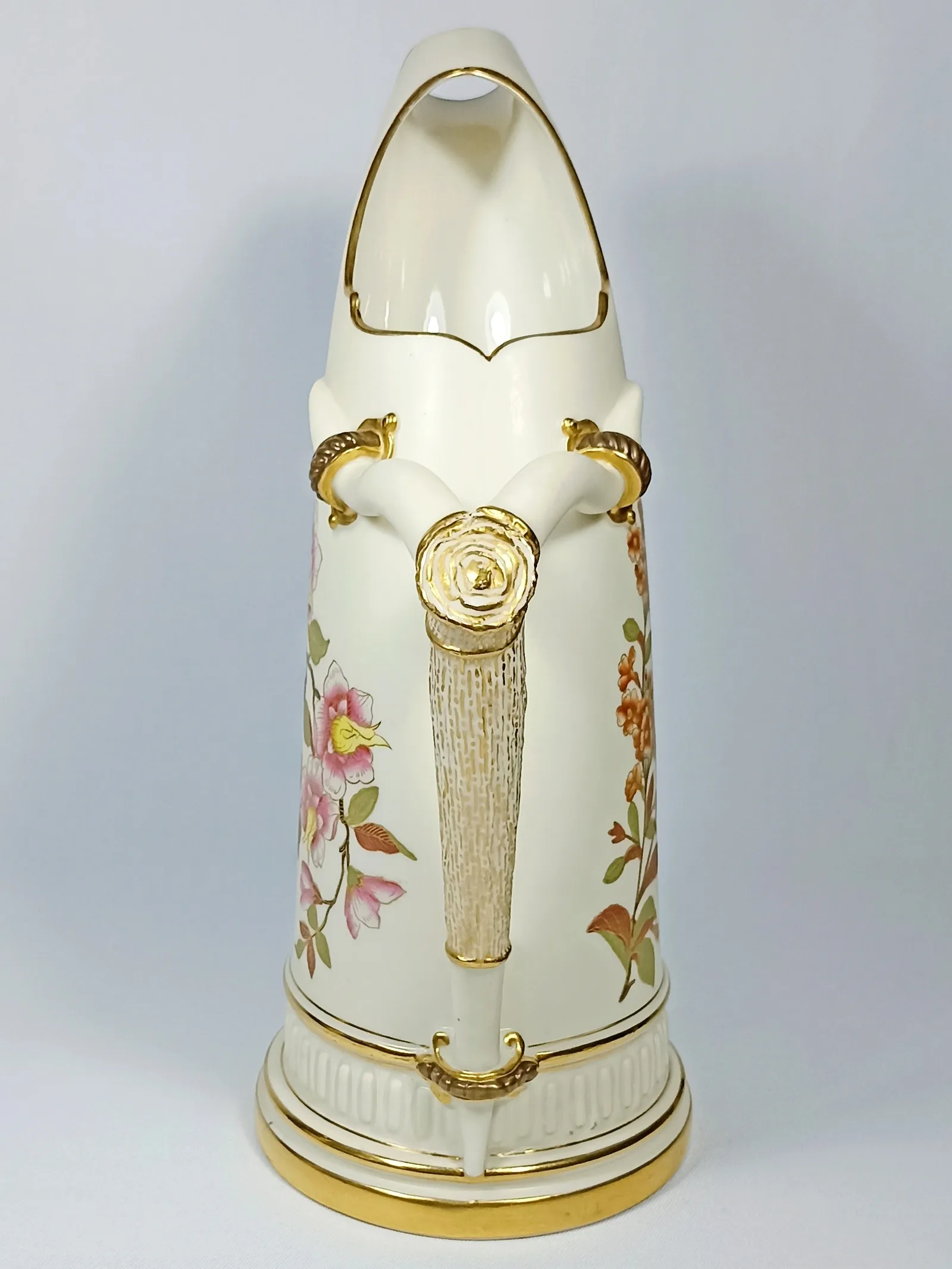 (Royal Worcester) Большой кувшин с изображением цветов из серии «Blush Ivory». Англия, Royal Worcester, 1885-1899-е годы. — фото 3