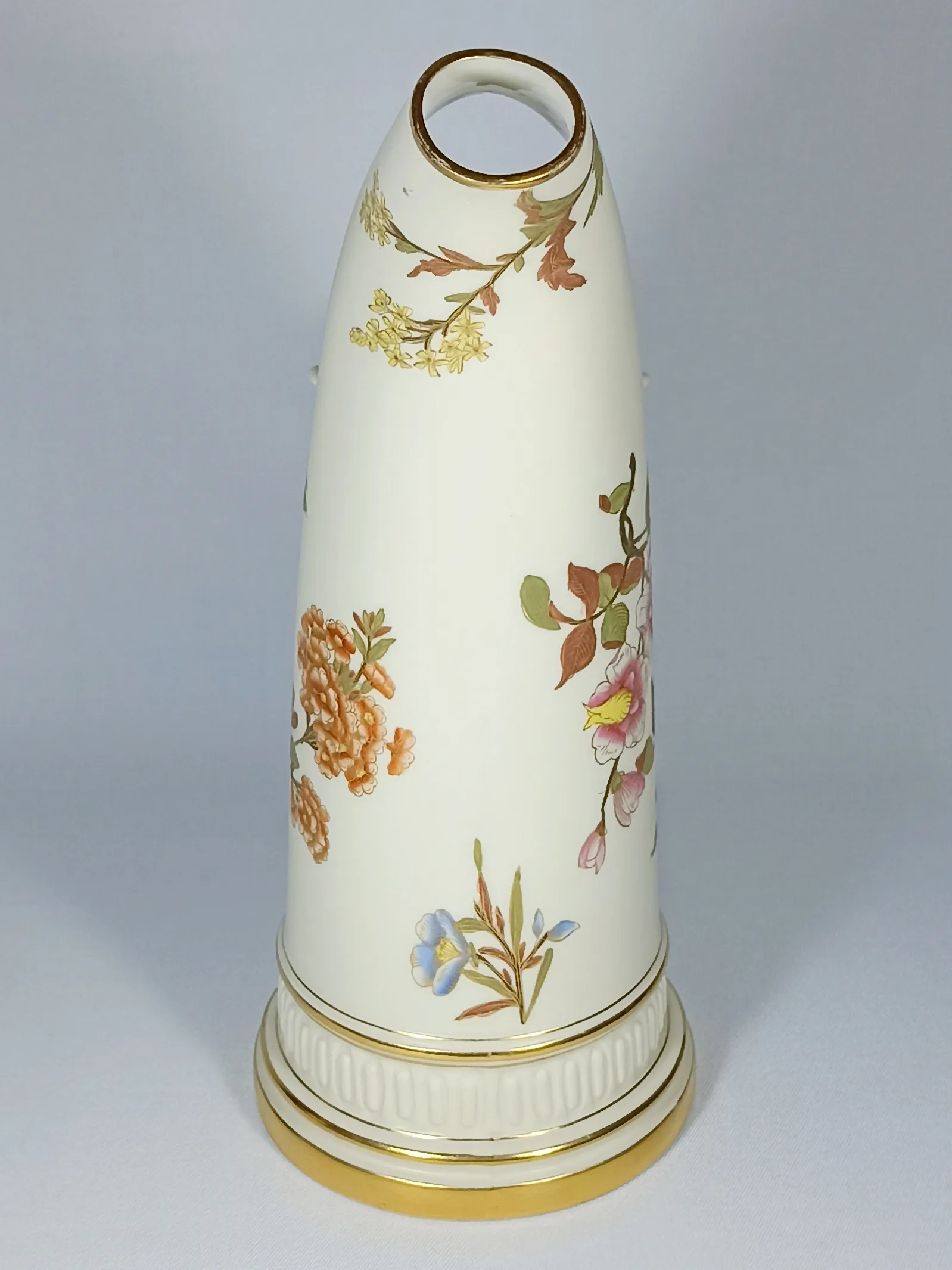 (Royal Worcester) Большой кувшин с изображением цветов из серии «Blush Ivory». Англия, Royal Worcester, 1885-1899-е годы. — фото 8