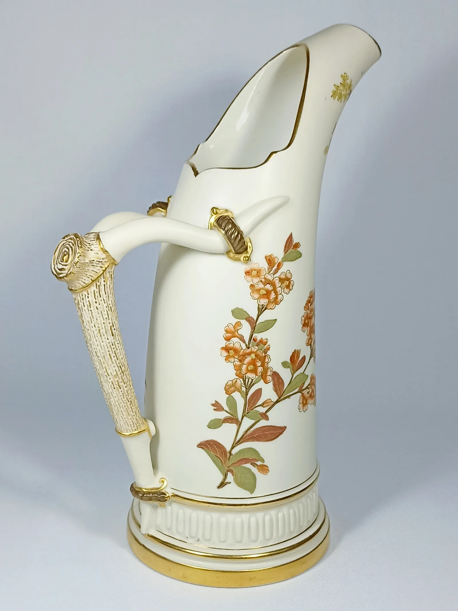 (Royal Worcester) Большой кувшин с изображением цветов из серии «Blush Ivory». Англия, Royal Worcester, 1885-1899-е годы. — фото 6