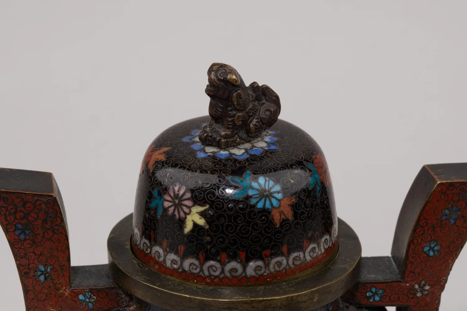 Вазочка и курильница с изображением Феникса. Япония, 1868–1912 (период Мэйдзи). — фото 6