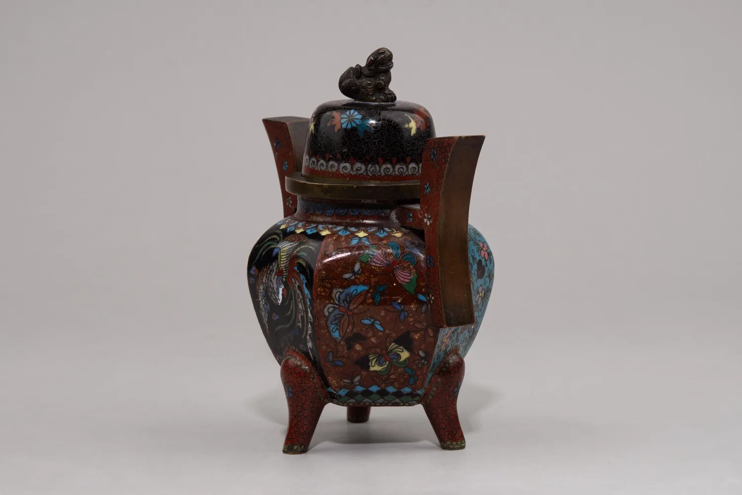 Вазочка и курильница с изображением Феникса. Япония, 1868–1912 (период Мэйдзи). — фото 4