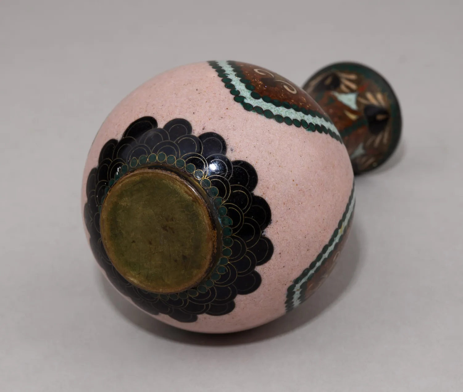 Вазочка и курильница с изображением Феникса. Япония, 1868–1912 (период Мэйдзи). — фото 10