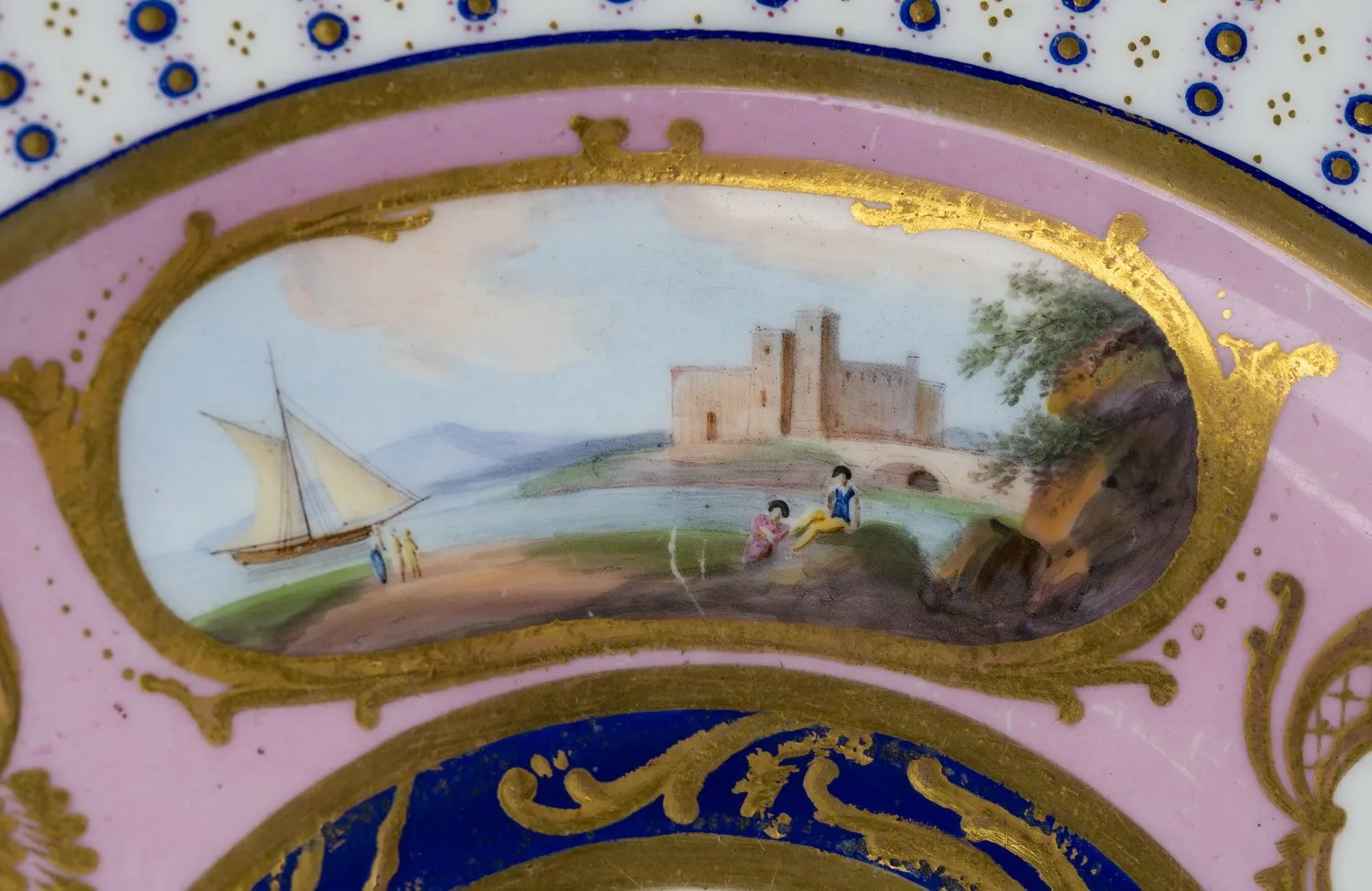 (Севр. 1793 г.) Тарелка с живописными резервами с тремя морскими пейзажами и бабочками. Франция, Севрская мануфактура, живописец и позолотчик Жак Фонтен, 1793 г. — фото 4