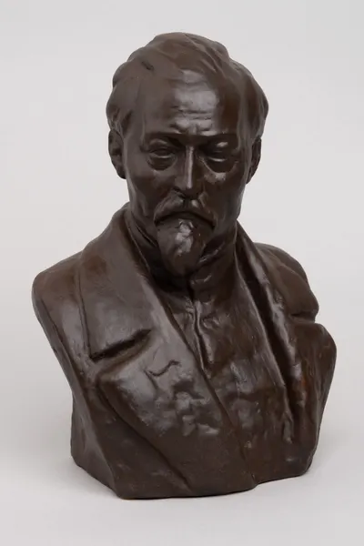 Бюст Ф.Э. Дзержинского. СССР, Гжельский керамический завод «Всекохудожник», скульптор Н. Василик, 1937 г.