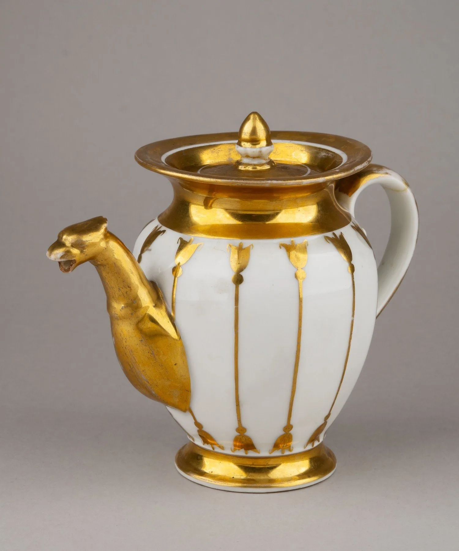 (Гарднер) Чайник с золотым крытьем. Россия, фабрика Ф.Я. Гарднера, 1825–1830-е годы. — фото 1