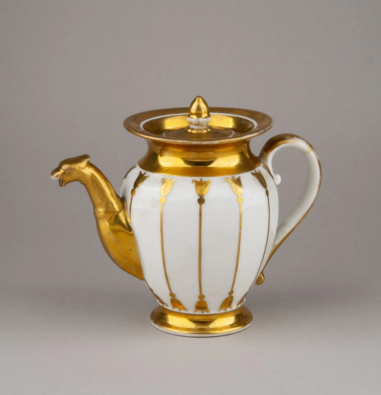 (Гарднер) Чайник с золотым крытьем. Россия, фабрика Ф.Я. Гарднера, 1825–1830-е годы. — фото 2