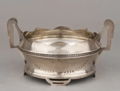 Вазочка в стиле модерн. Россия, Москва, мастер-монограммист «ВѲ», 1908–1917 годы.