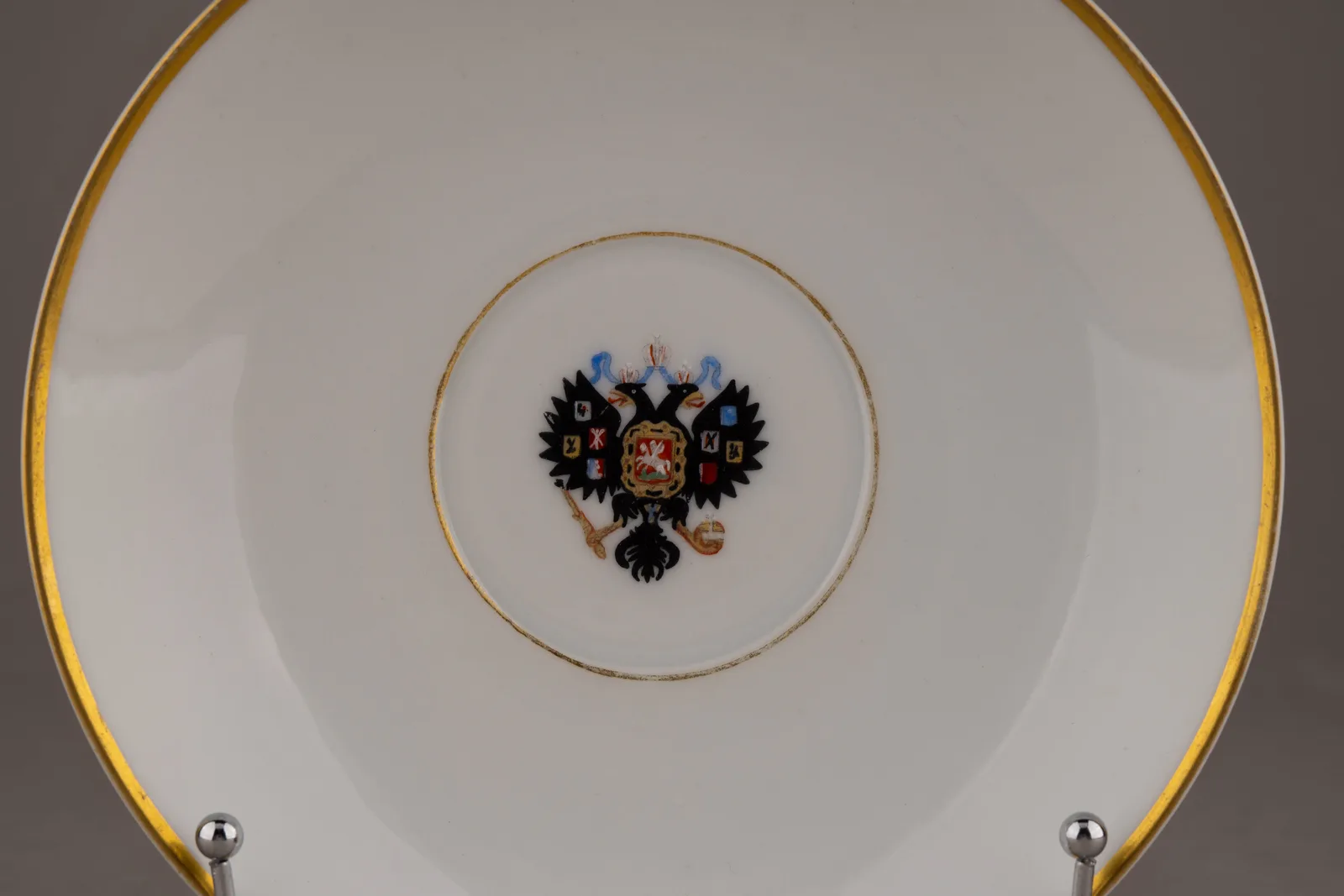 (К коронации Александра III. Зимнедворский сервиз) Чашка с блюдцем из Коронационного (Зимнедворского) сервиза. Россия, Императорский фарфоровый завод, 1906, 1912. — фото 6