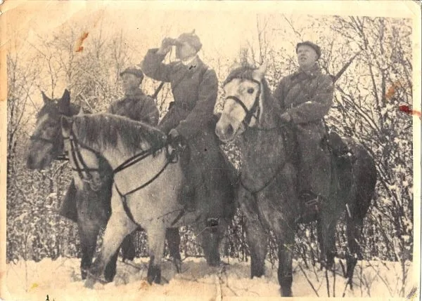 2 фотографии «Кавалеристы». СССР, 1930-е годы. — фото 1