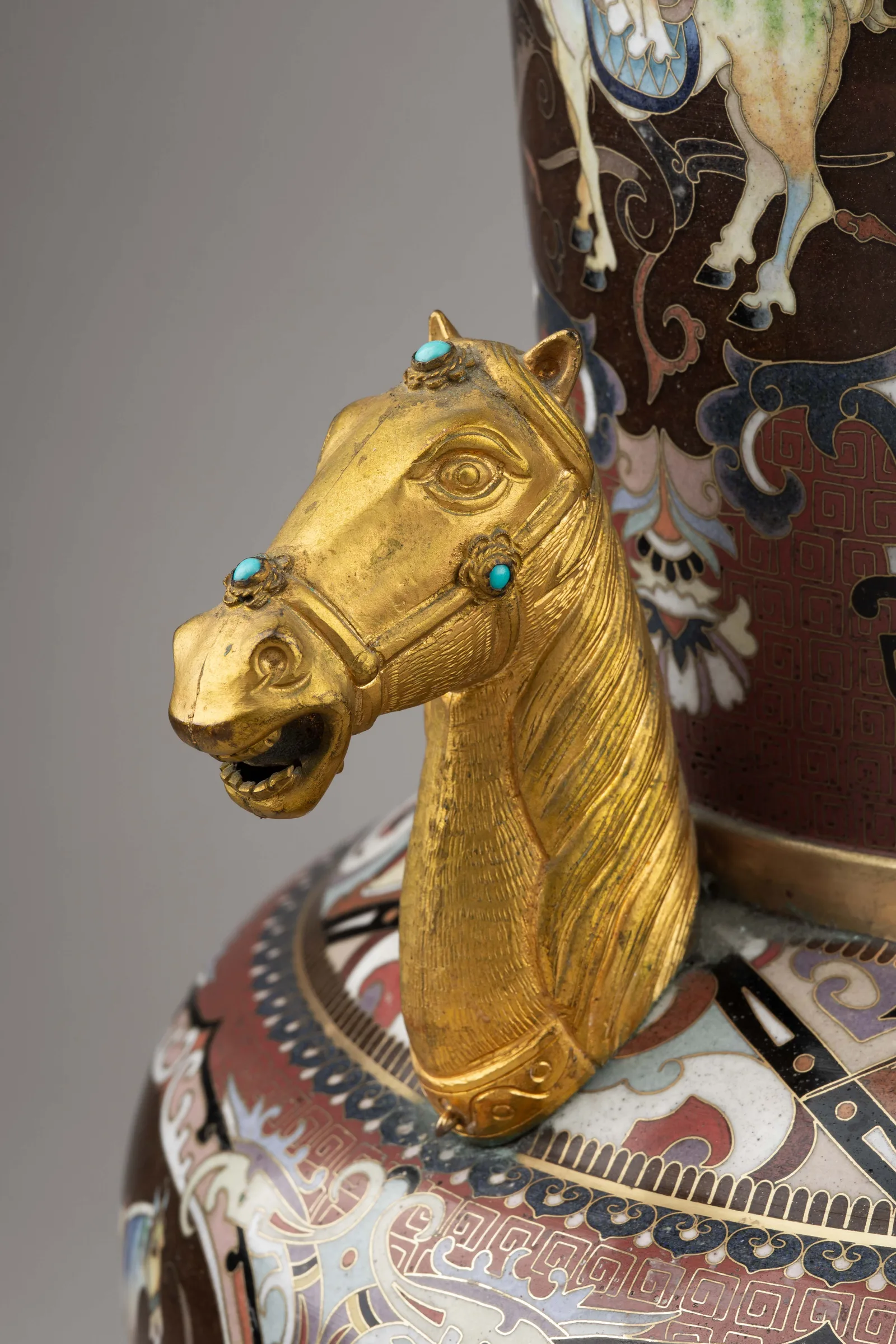 (Экспертиза) Ваза (46см) в технике клуазоне «Танские кони». Китай, 1920–1930-е годы. — фото 10