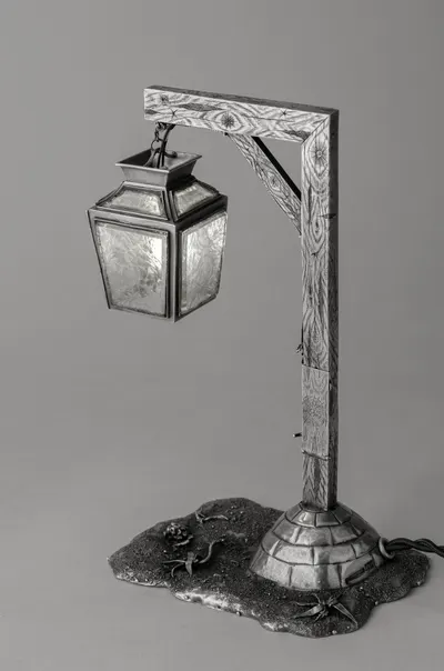 Лампа настольная «Фонарный столб». Россия, Тбилиси, Гринштейн М.В. , 1890-е гг.