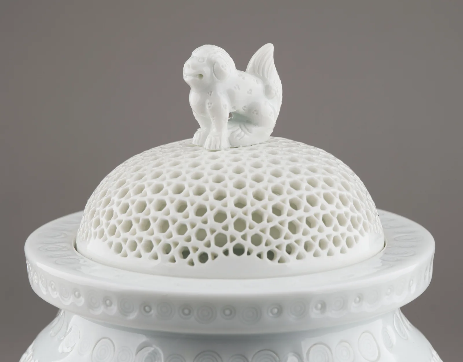 (Накатодзи Моэмон) Ваза-курильница. С сертификатами и оригинальной коробкой томобако. Япония, префектура Нагасаки, мастерская Хирадо-яки, мастер Накатодзи Моэмон, 1920-1980 годы. — фото 6