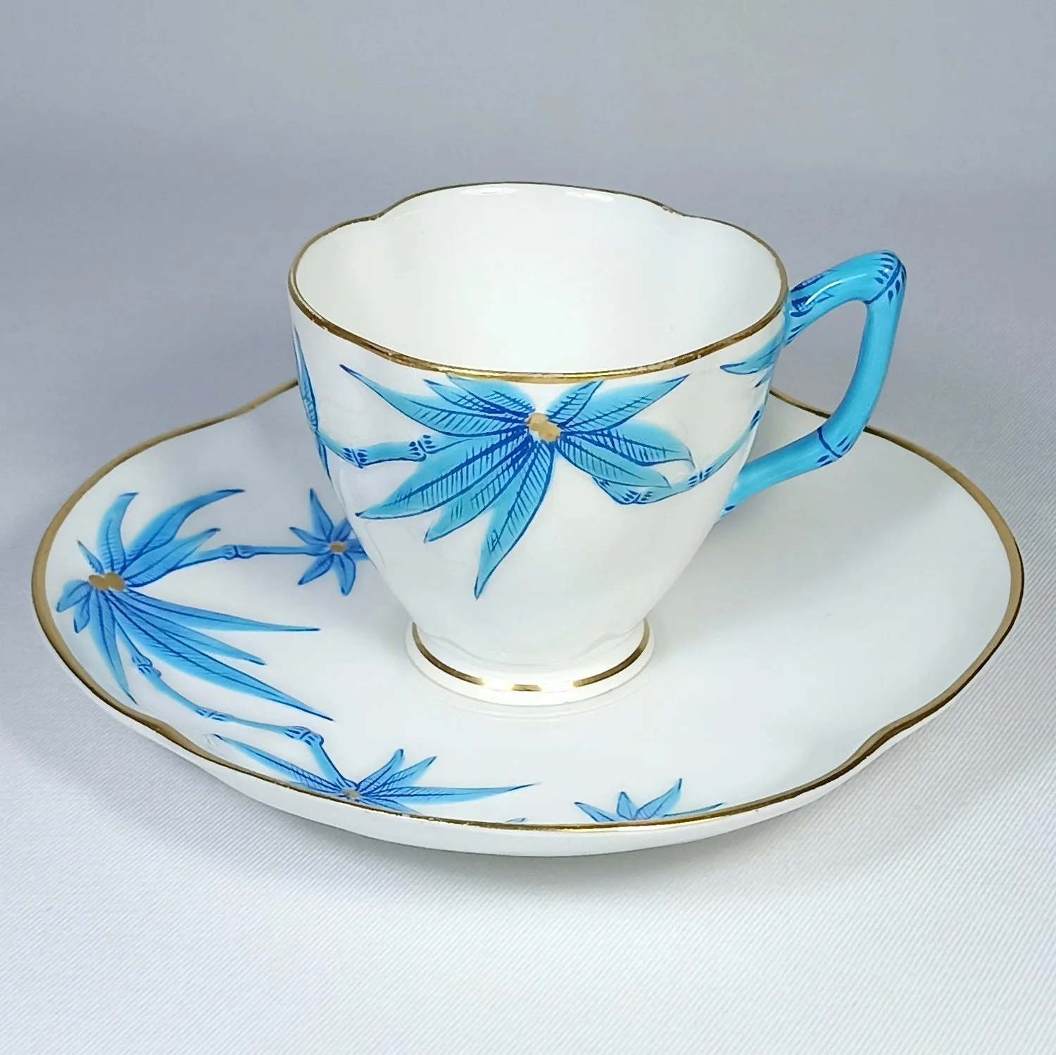 (Royal Worcester) Чайная пара с росписью в виде сказочного бирюзового бамбука. Англия, Royal Worcester, 1879. — фото 2